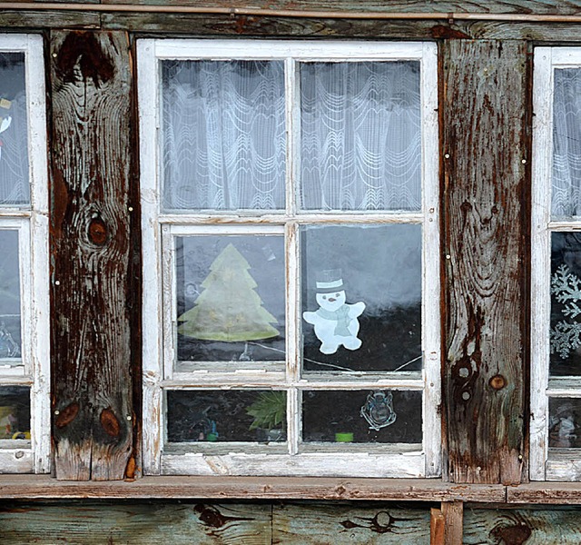 Die Fenster des Hofs in Lenzkirch, in ...ie Familie des kleinen Alessio lebte.   | Foto: ralf morys