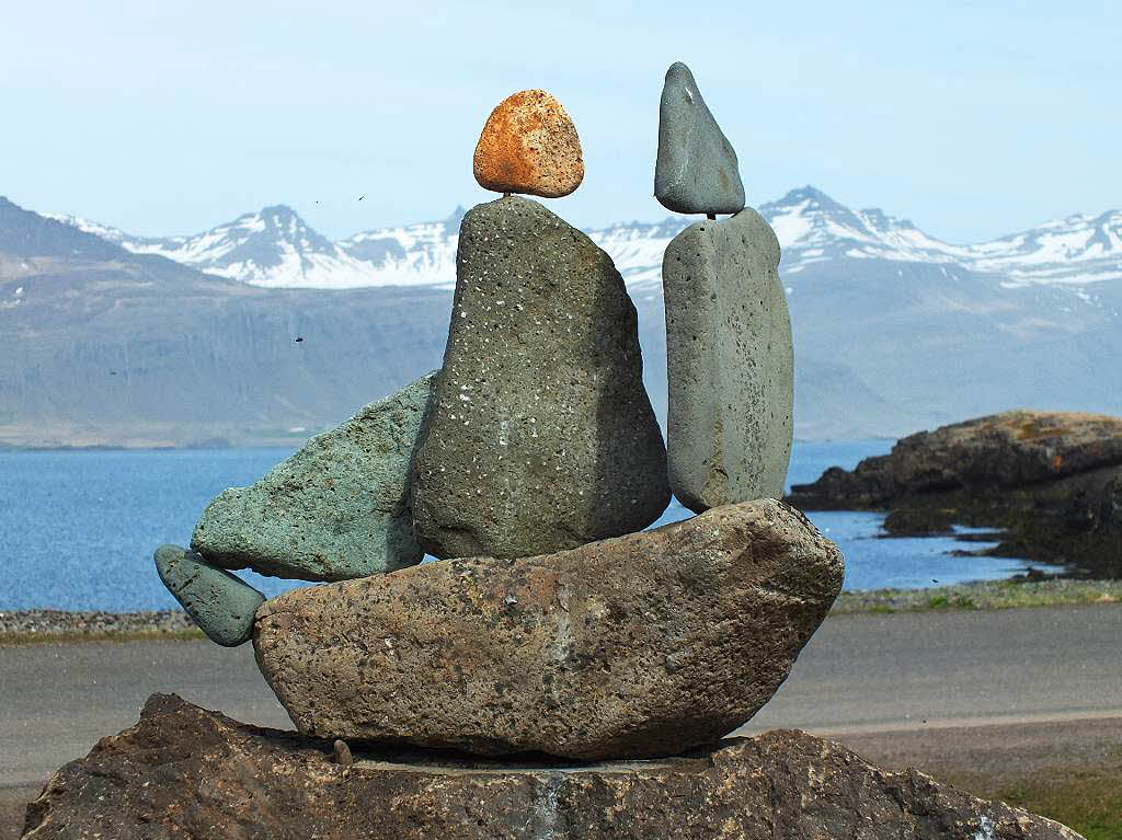 Was sich aus Steinen so alles bauen lsst. Dieses Wikingerschiff entdeckte Friederike Schlgl an den islndischen Ostfjorden. Ahoi!