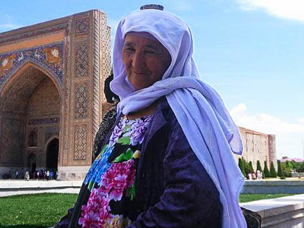 Diese gtig lchelnde Damefotografierte Renate Vogt aus Merzhausen. Sie verschlug es nach Usbekistan. Das Foto entstand auf der berhmten Seidenstrae.