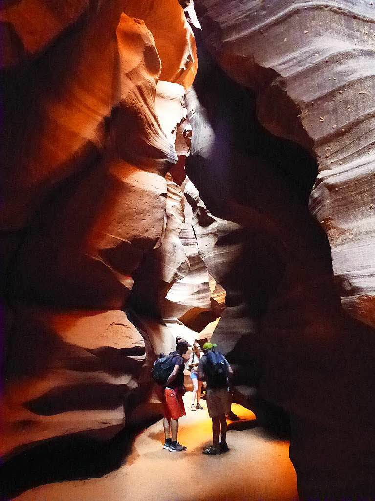 Siegfried Schmieg ausHausen im Wiesental entdeckte diesen Sommer den Antelope Canyon.  Zwischen den Sandsteinformationen ergaben sich unglaubliche Farbspiele.