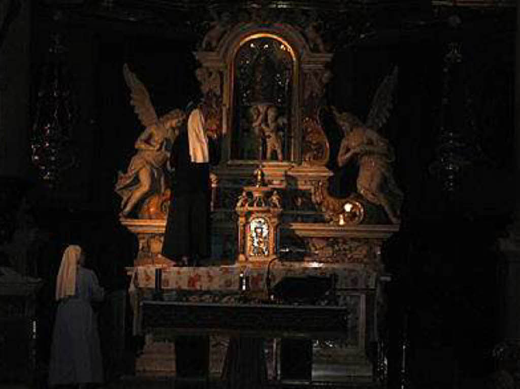 Edeltraud Goldmann aus Wembach besuchte kurz vor Ostern eine Kirche in Dubrovnik. Ein prchtiger Altar in einem dunklen Gotteshaus.