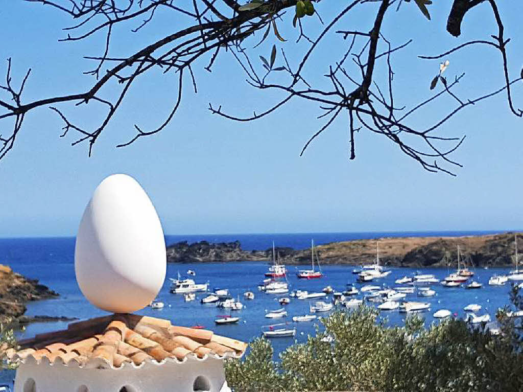 Wer hat denn dieses Ei gelegt? Sandra Kury zog es nach Katalonien, wo sie dieses Foto im Garten des berhmten Surrealisten Salvador Dali aufnahm.