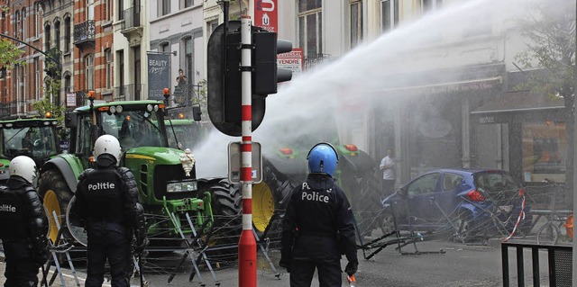 Kostendeckende Preise und ein Krisenin...nd Sprechchren zum Ausdruck brachten.  | Foto: Christa Maier