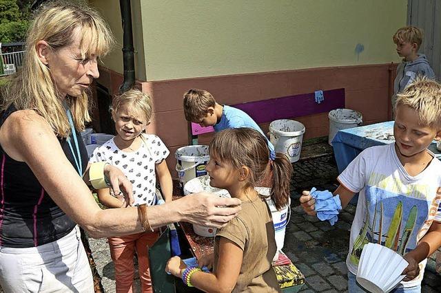 Kreativ-Kids wagen sich sogar an Betonkunstwerke