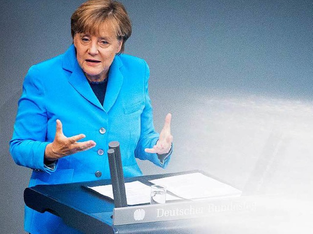 Merkel begrndet im Bundestag ihre Flchtlingspolitik.   | Foto: dpa
