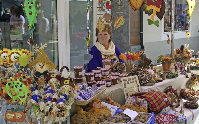 Produkte aus der Region und Kunsthandw... Naturpark- und Kunstmarkt angeboten.   | Foto: Monika Weber