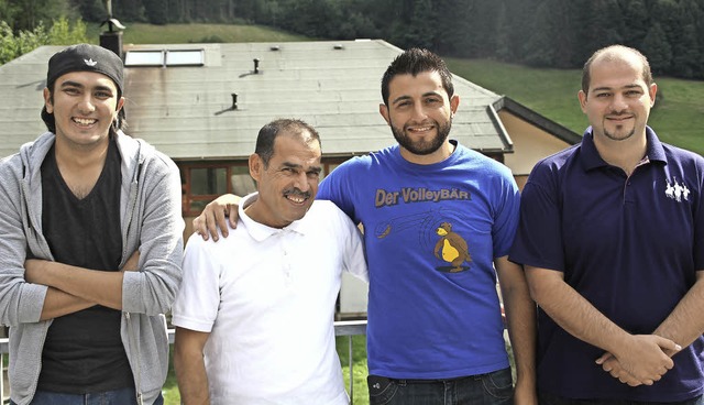 Yasser Al Ahmad, Beshar Almouseli, Man...zeit im Eichhof in Simonswald wohnen.   | Foto: Joel Perin