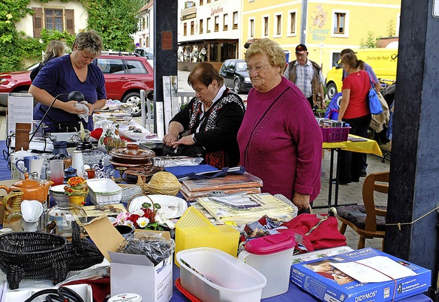 Wie im vergangenen Jahr beteiligen sic...Haushalte am Dorfflohmarkt in Hausen.   | Foto: Edgar Steinfelder