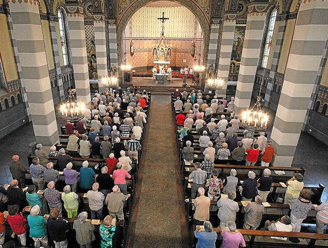 Nahezu 300 Wallfahrer nahmen an der  D...r  Johanneskirche in Oberrotweil teil.  | Foto: Herbert Trogus