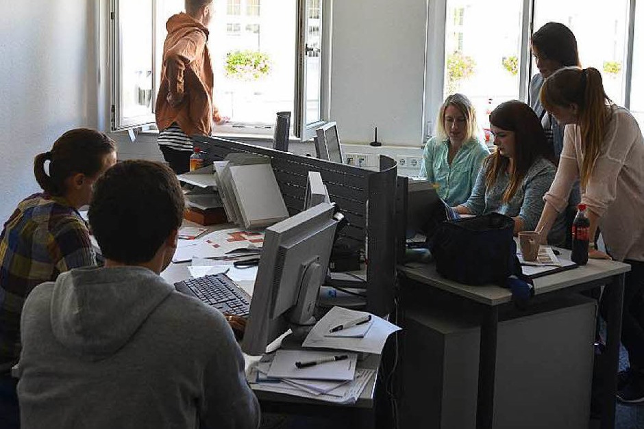 Die Azubi-Redaktion bei der Arbeit (Foto: Chiara Jaeger) Die Azubi-Redaktion bei der Arbeit (Foto: Chiara Jaeger)