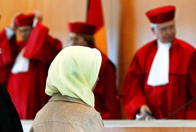 Das Kopftuchverbot an Schulen haben di...fassungsrichter im Mrz 2015 gekippt.   | Foto: dpa