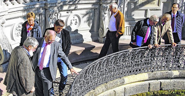 Ein Staatssekretr auf Denkmalreise: S...von rechts) auch an die Donauquelle.    | Foto: S. Jakober