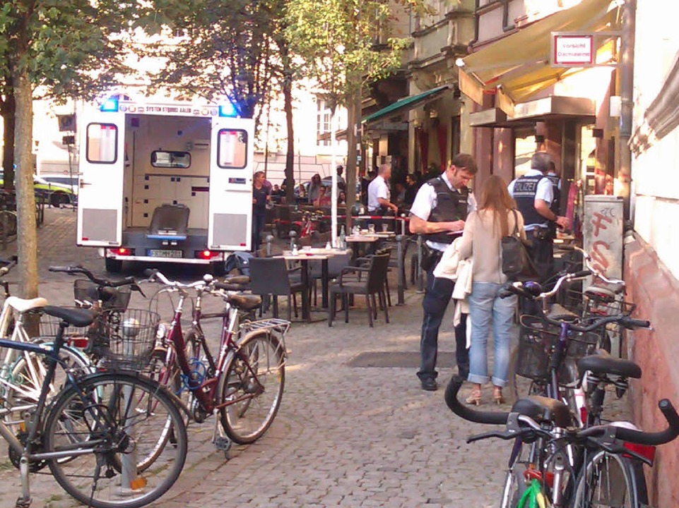 In den Cafés in der Gartenstraße war an diesem sonnigen Nachmittag viel Betrieb.  | Foto: Max Schuler