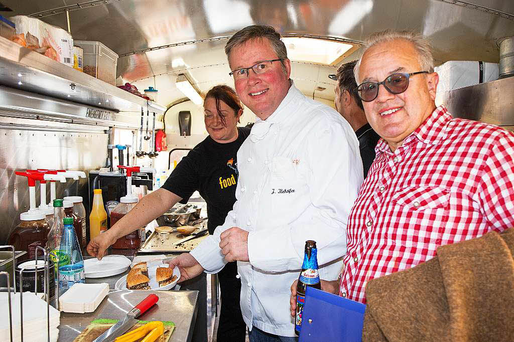 Food Truck Festival in Rothaus: Von der Jury wurde alles in Augenschein genommen.