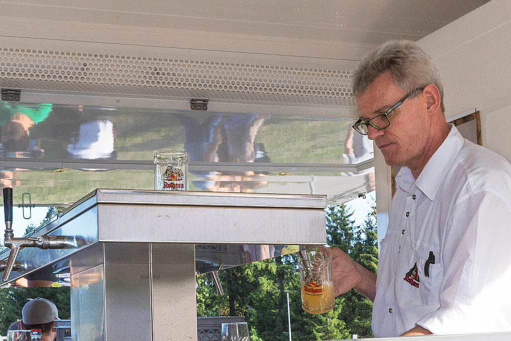 Food Truck Festival in Rothaus: Bier floss in Stmen, die Zapfer kamen an ihre Grenzen