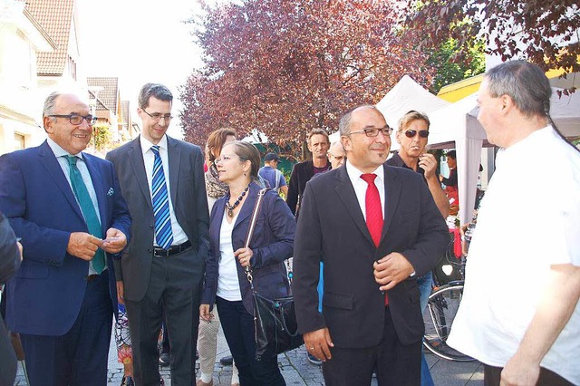 Beim Rundgang durch die Innenstadt-Mr...er, Sebastian Minges und Frank Sattler  | Foto: Petra Wunderle