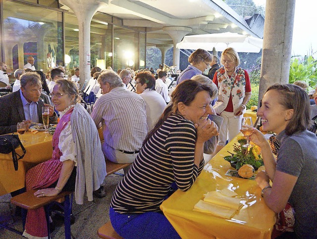 Gut gelaunt: Die Festbesucher unter de...weizer Gast-Musikvereins Gerlafingen.   | Foto: Silke Hartenstein