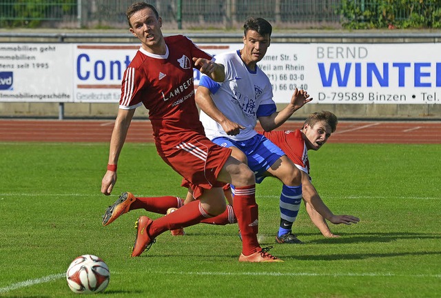 Zhes Ringen: Alexander Hermann, Torsc...er Torjger, gegen zwei Au-Wittnauer.   | Foto: uwe Rogowski