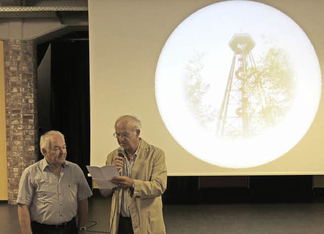 Walter Forster und Werner Fischer vor dem &#8222;Vollmond&#8220;  | Foto: Georg Vo