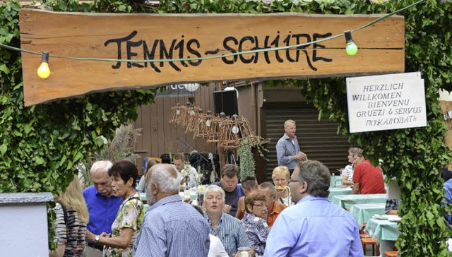 Willkommen waren beim Wein- und Dorffe...ie auch mehrsprachig kundgetan wurde.   | Foto: Rita Eggstein