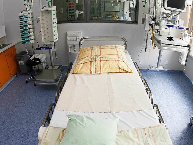 Die Krankenhaustrger wehren sich gege...undes und einen weiteren Bettenabbau.   | Foto: dpa