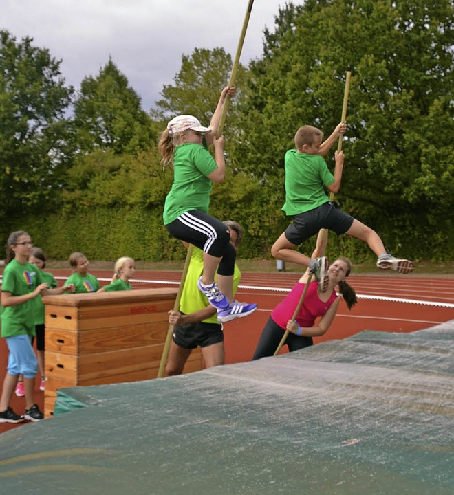 Hochweitsprung war auch angesagt beim ...Sommercamp des Turnvereins Denzlingen.  | Foto: Rebecca Kiefer