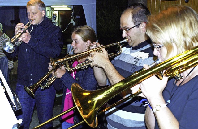 Beim Herbsthock des Frauenchors Hauing...as Quartett des Hans-Thoma-Gymnasiums.  | Foto: Paul Schleer