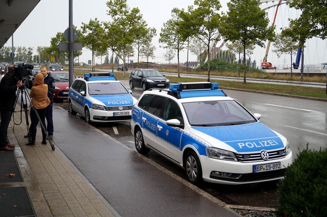 Die Polizei zeigt an den Grenzbergngen auch zu Frankreich wieder Prsenz.   | Foto: christine storck