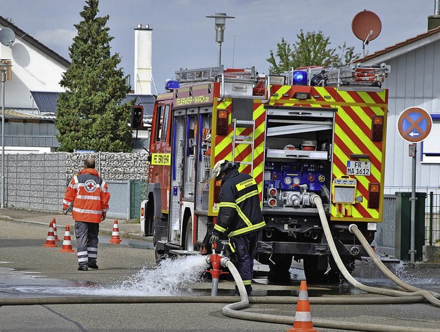 Mehr als 40 Feuerwehrlaute haben am Sa...s jedoch das ein oder andere Problem.   | Foto: Ralph Fautz