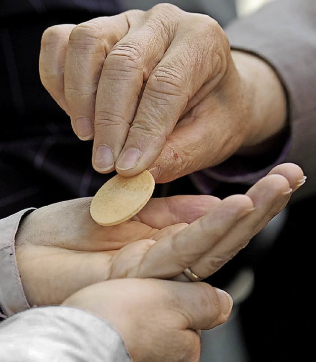 Hostien gibt es inzwischen auch glutenreduziert.   | Foto: dpa