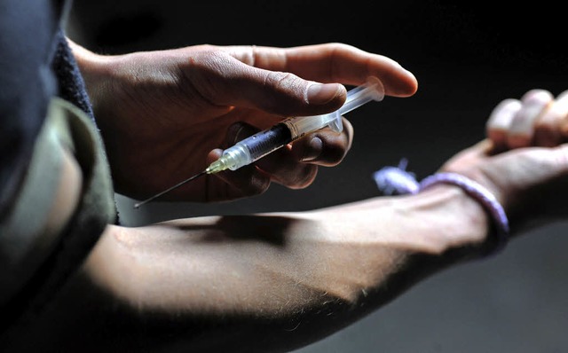 Der Missbrauch von Heroin und syntheti...en steht im Mittelpunkt des Prozesses.  | Foto: Symbolbild: Frank Leonhardt (dpa)