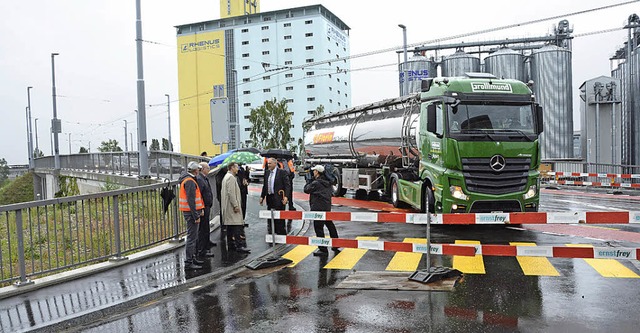 Die neue Lkw-Strecke in den Kleinhninger-Hafen ist fertig.   | Foto: Lauber
