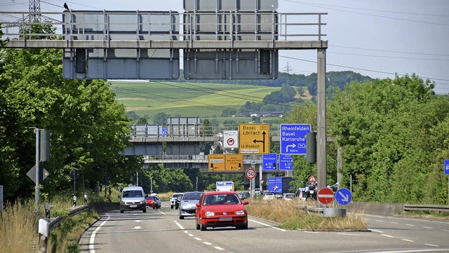 Die B 317 zwischen Lrrach und Schopfh...risch berlasteten Achsen der Region.   | Foto: Trenz