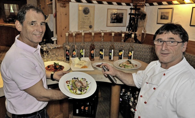 Siegfried  (links) und Horst Armbruste...der Culinaria in Freiburg prsent sein  | Foto: Markus Zimmermann