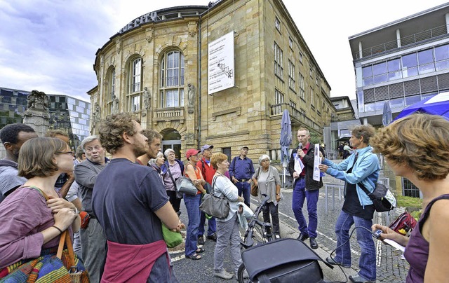 Mit  dem neuen Audioguide auf den  Spu...n Freiburg &#8211;  hier beim Theater.  | Foto: bamberger