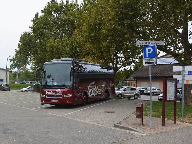 Breisachs Busparkplatz  auf dem Heinrich-Ullmann-Platz soll verlegt werden.  | Foto: Jakob Liceni