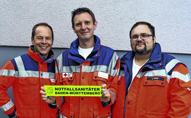 Die drei neuen Notfallsanitter Christ...as Hauser und Vlado Simic (von links).  | Foto: Martina Hauschel