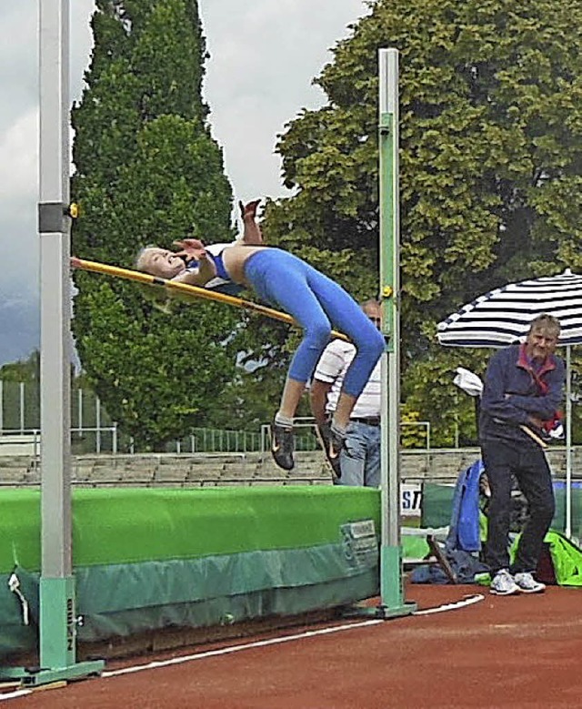 Hoch springen, wie Alina Mller vom Tu... wollen die Athleten auch am Sonntag.   | Foto: Verein