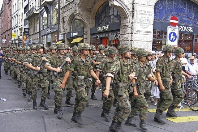 5000 Schweizer Soldaten ben den Schutz der eigenen Grenze