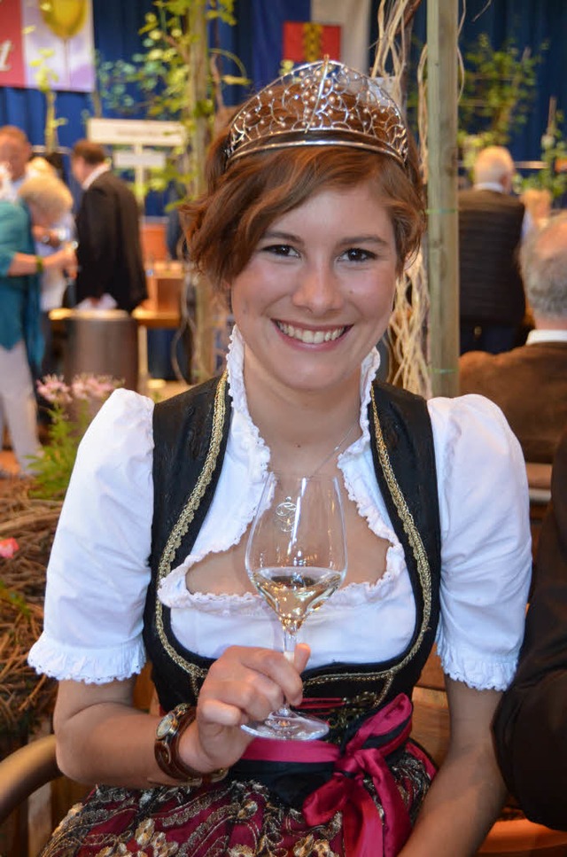 Noch ein Krnchen mehr? Josefine Schlu...n Freitag Deutsche Weinknigin werden.  | Foto: sigrid umiger