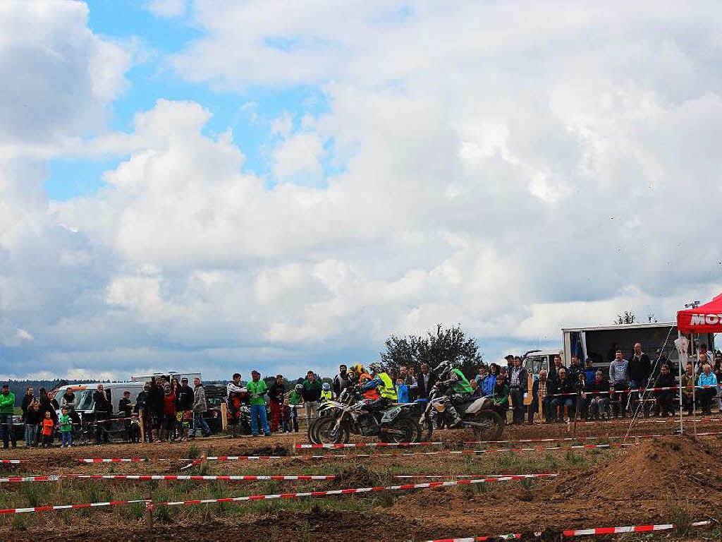 Spannende Rennen lieferten die Enduro-Enthusiasten bei der fnften Enduro-Challenge des Automobilclub Lffingen. Ideale Wetterbedingungen und zahlreiche Zuschauer trugen zum Erfolg der Sportveranstaltung im Stettholz bei.