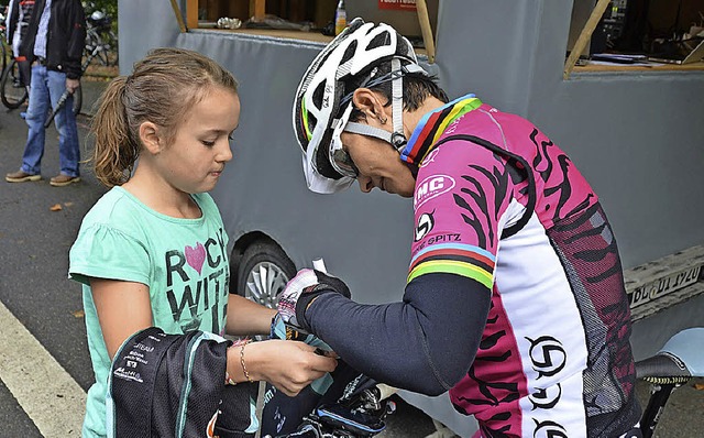 Olympiasiegerin Sabine Spitz signiert ... Generation Race Fnfte geworden ist.   | Foto: D. Soboll