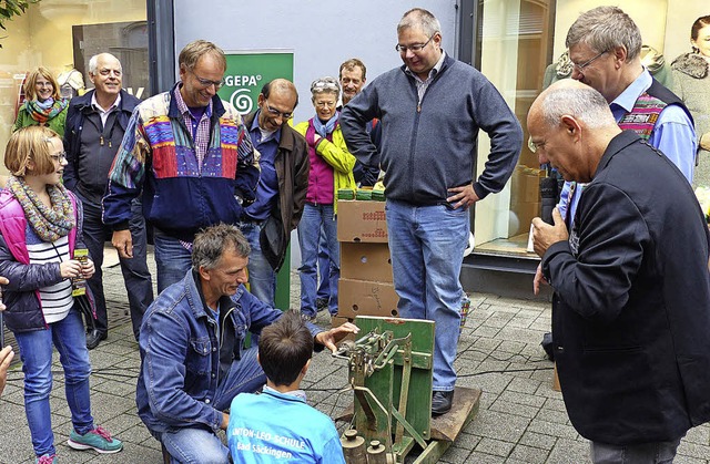 Brgermeister Alexander Guhl (Mitte) h...Humor, genauso wie das Stadtoberhaupt.  | Foto: Weltldeli Murg