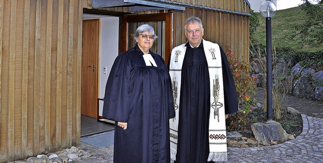 Dekanin Christiane Vogel und Pfarrer W...sdienst am Sonntag neu geweiht wurde.   | Foto: Kirsten Lux