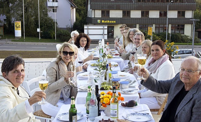 Wie in groen Stdten haben sich am Sa...er Forum (fnfte  rechts vom Tisch).    | Foto: Reinhard Herbrig