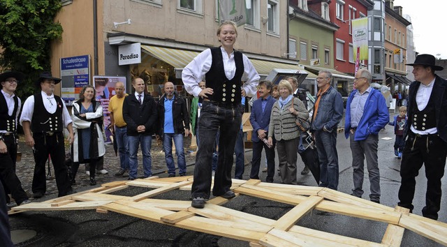 Handwerkliche Fhigkeiten demonstriert...aus Brettern &#8211; sie hielt stand.   | Foto: Nikolaus Bayer