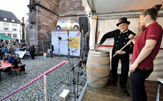 Johannes Dold fungierte auf dem Mnsterplatz als Glcksfee.   | Foto: Kunz