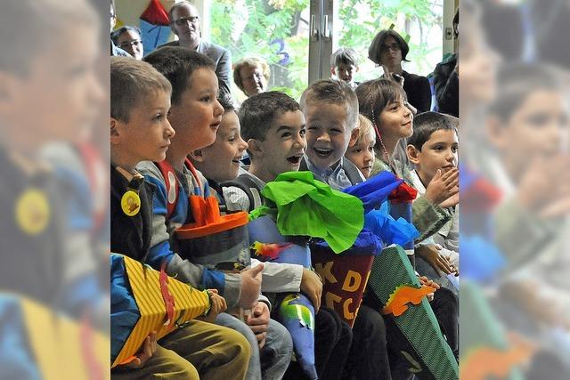 Kinder freuen sich auf die erste Klasse - Zahl der Grundschler wchst