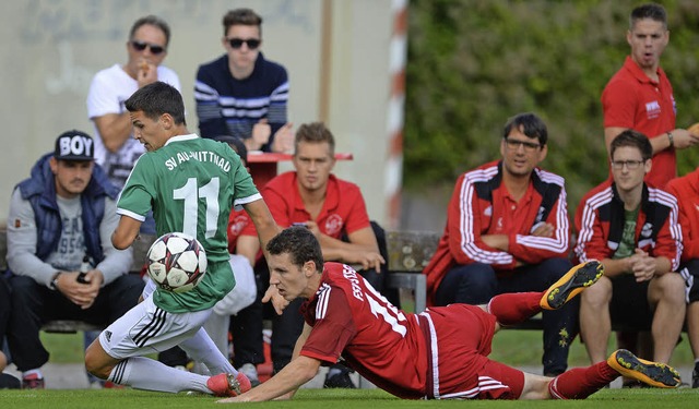 Die Szene  tuscht: Stegen (Marcel Kr...-Wittnau (Marius Zimmermann) obenauf.   | Foto: seeger