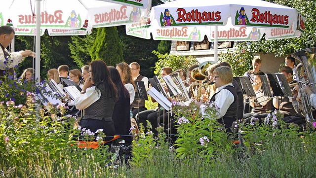 Das letzte Sommerkonzert  vor dem Hsl...de vom Musikverein Mauchen gestaltet.   | Foto: Nadja Korhummel